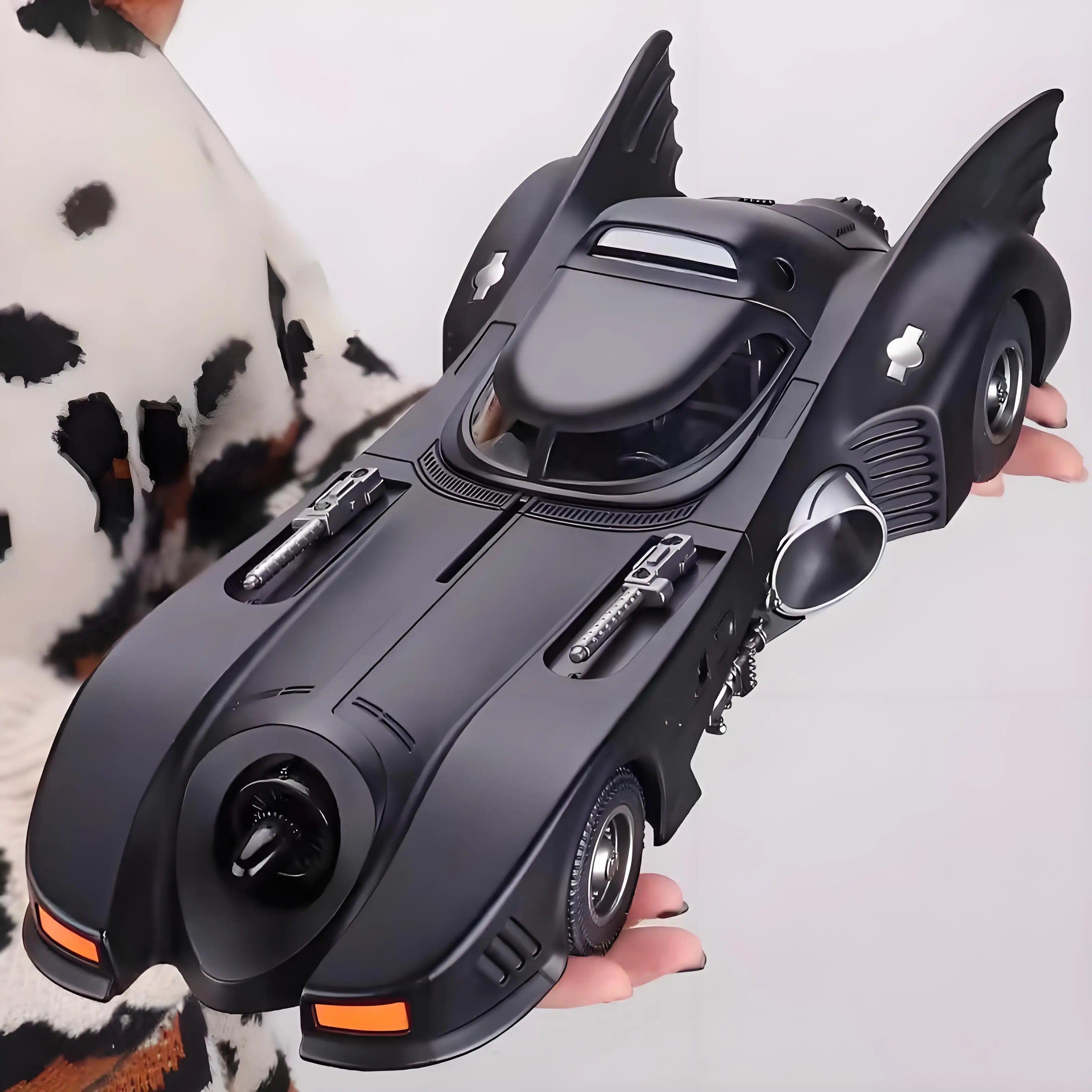 Large 1:18 1989 Batmobile Classic Tank Alloy Metal Diecast Model Car Sound & Light Collection Hobby Decorations Display Ornament